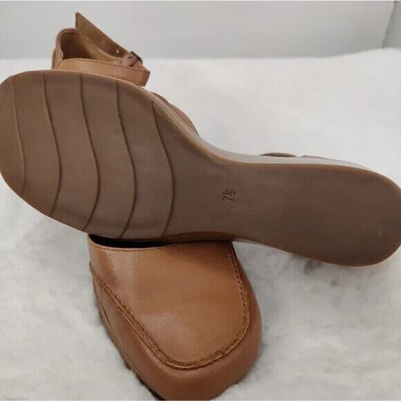 Vintage tan Y2K Leather wedge mary Janes. - Picture 6 of 8